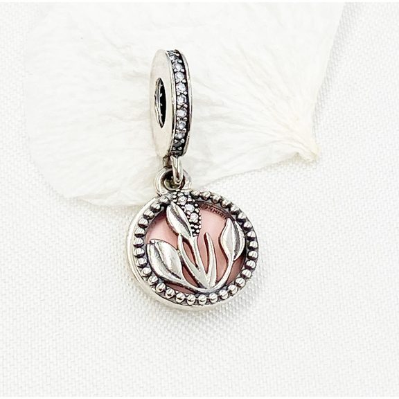 Nőnapi tulipán függő charm