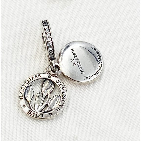 Nőnapi tulipán függő charm