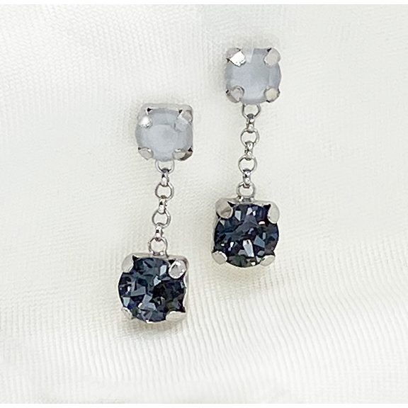 Halki ezüst és szürkéskék swarovski lógós fülbevaló Halki ezüst és szürkéskék swarovski lógós fülbevaló