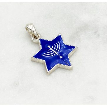 Ezüst menóra medál kék zománccal díszítve