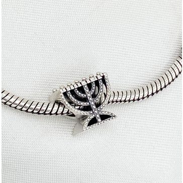 Menóra ezüst charm aranyozott gyertyákkal
